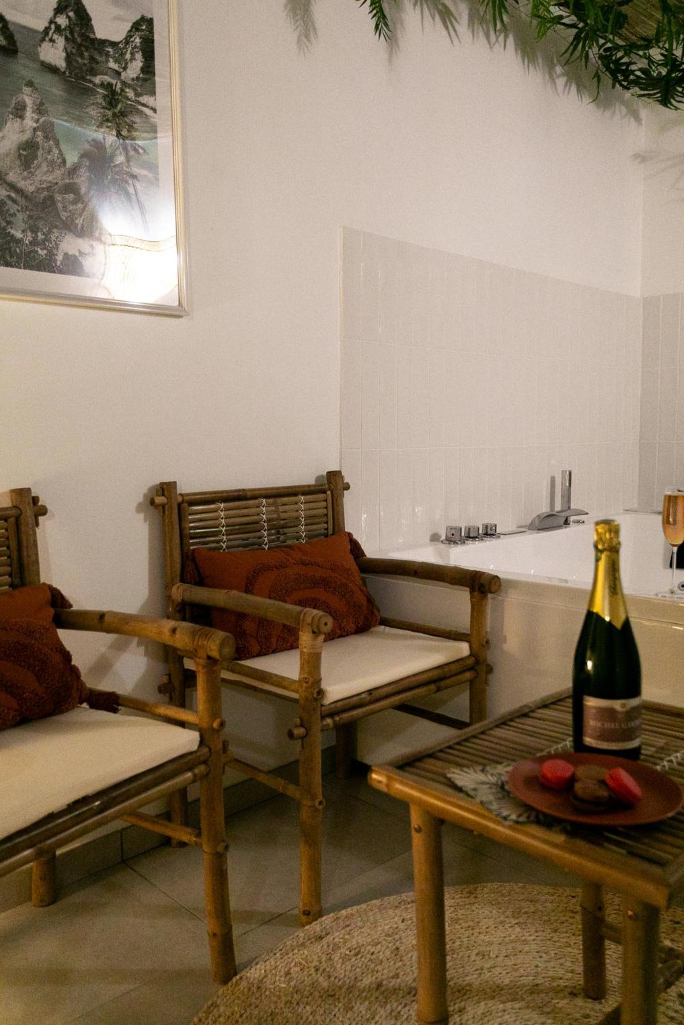 Bali Serenity Balneo Et Lit Rond Lagnieu Εξωτερικό φωτογραφία